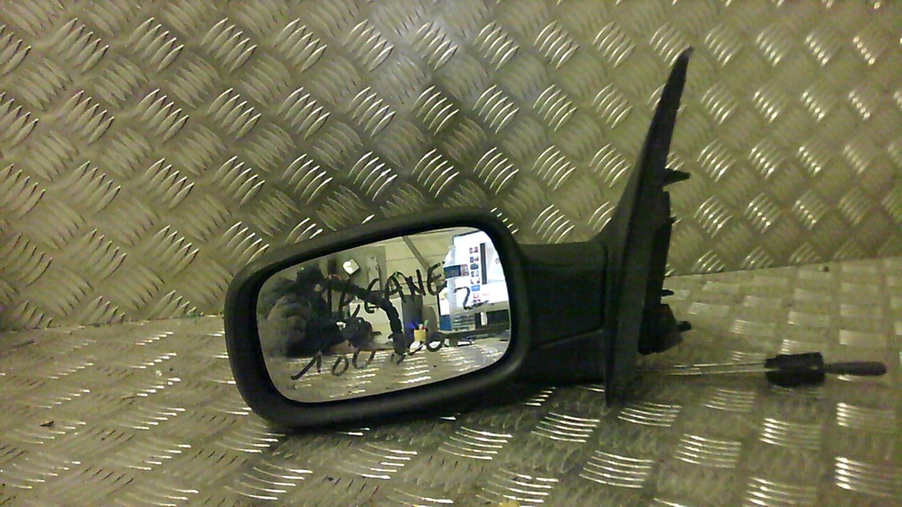 Retrovisor izquierdo