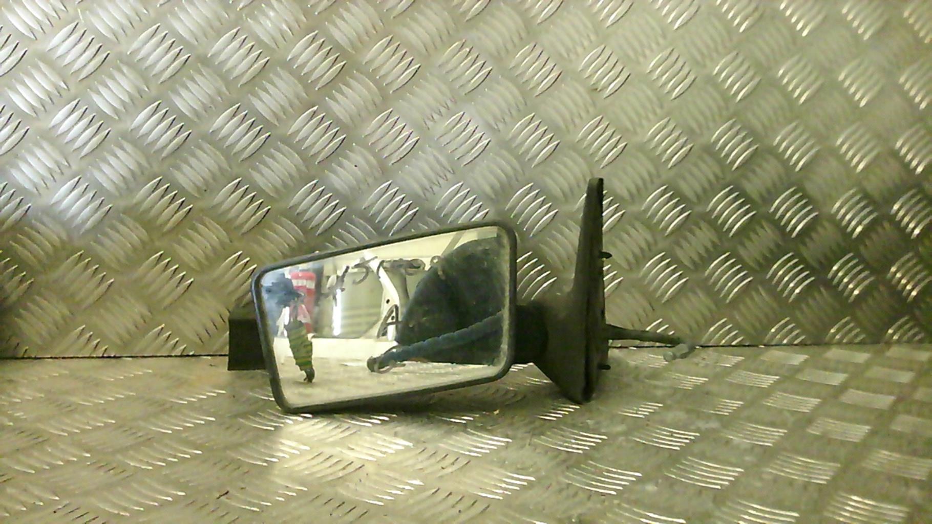Retrovisor izquierdo