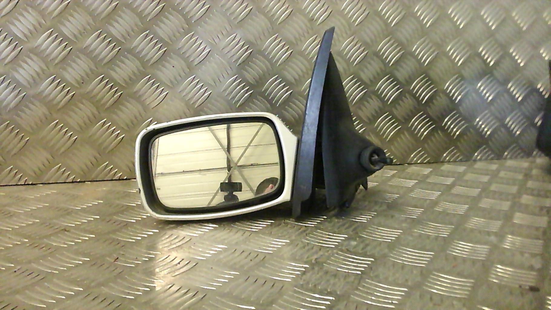 Specchietto retrovisore sinistro