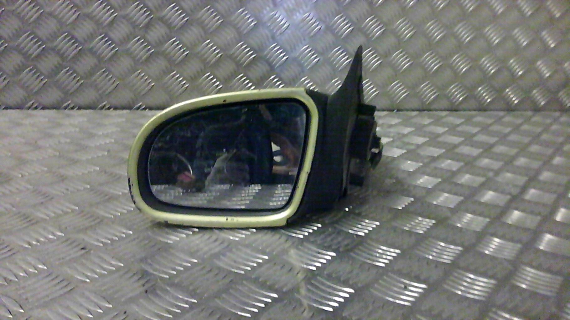 Retrovisor izquierdo