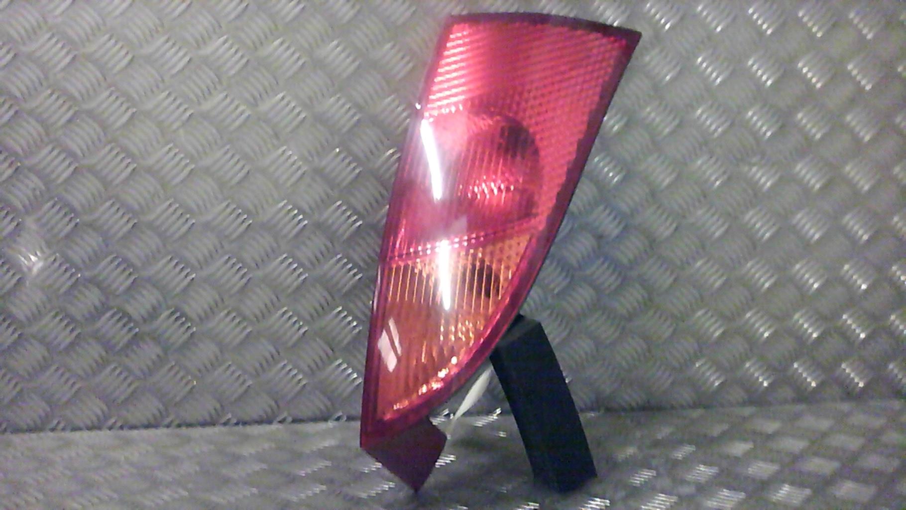 Luz trasera principal derecha (luces)