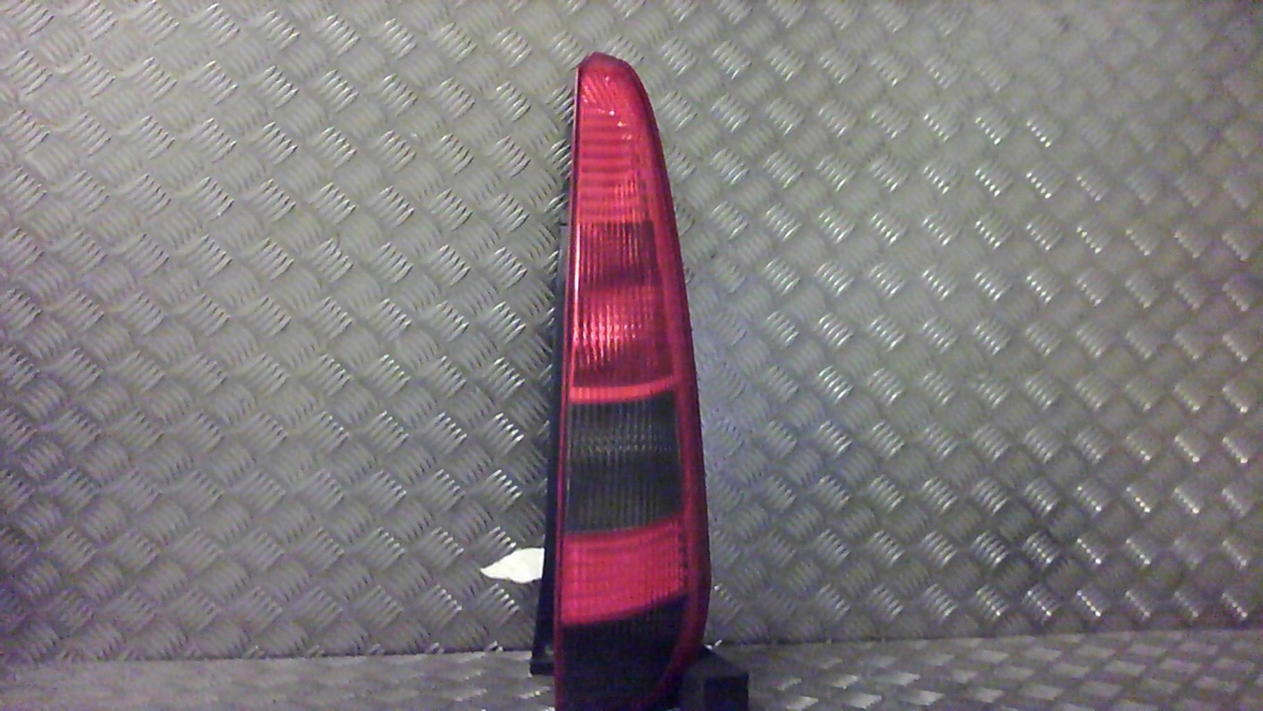 Fanale posteriore principale sinistro (luci)