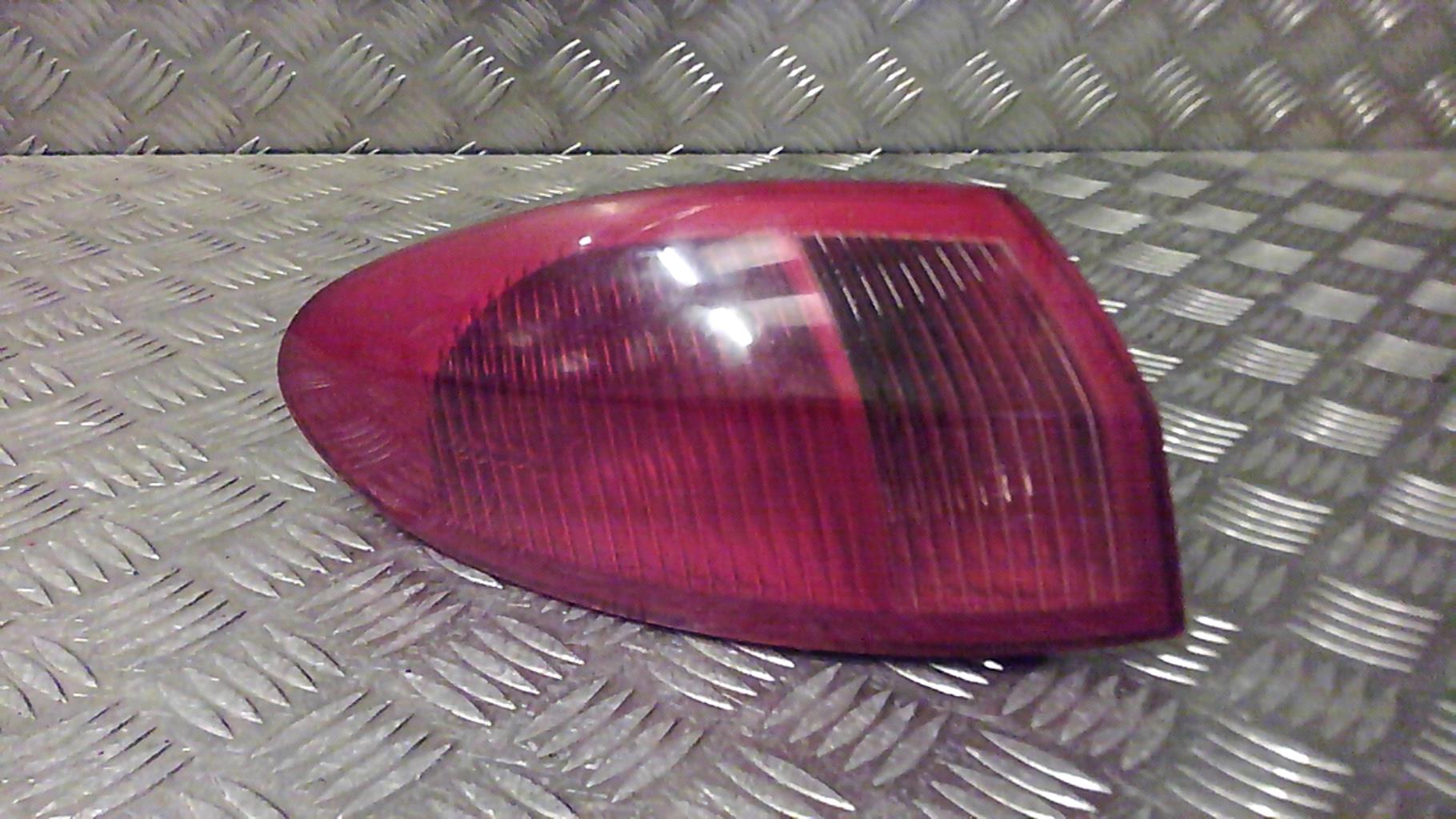Fanale posteriore principale sinistro (luci)