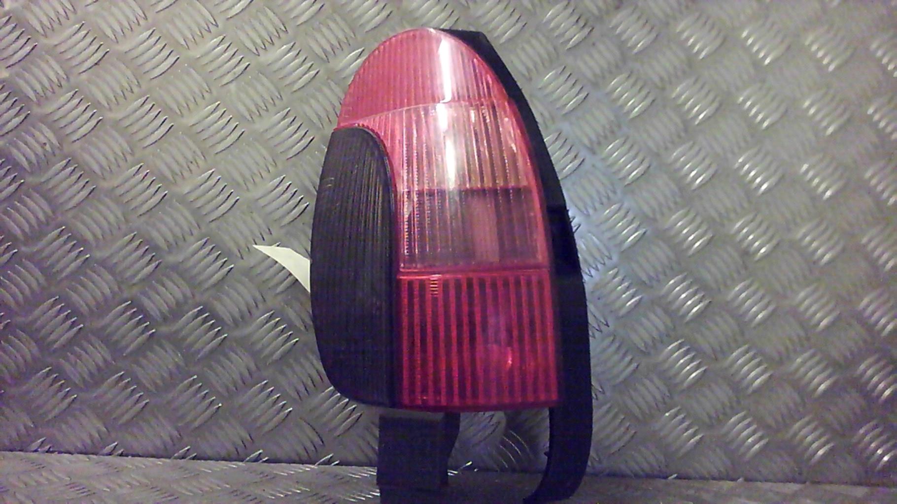 Fanale posteriore principale sinistro (luci)