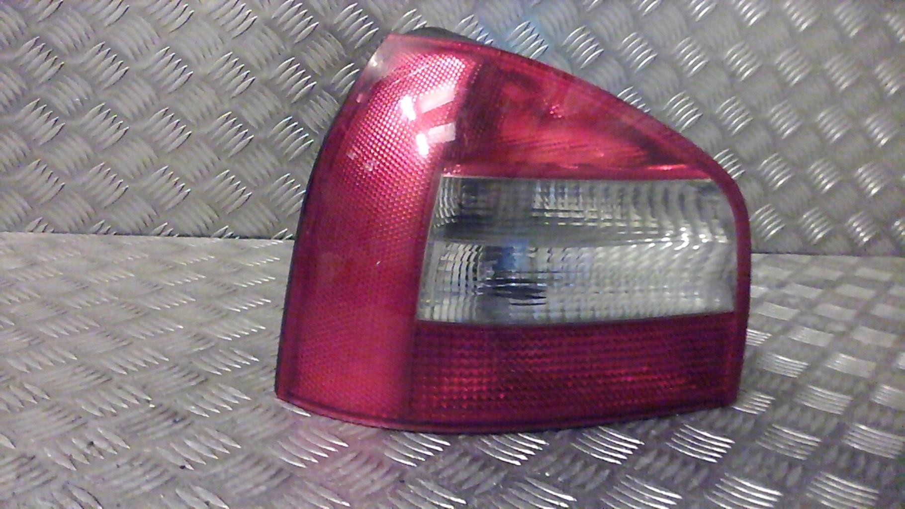 Fanale posteriore principale sinistro (luci)