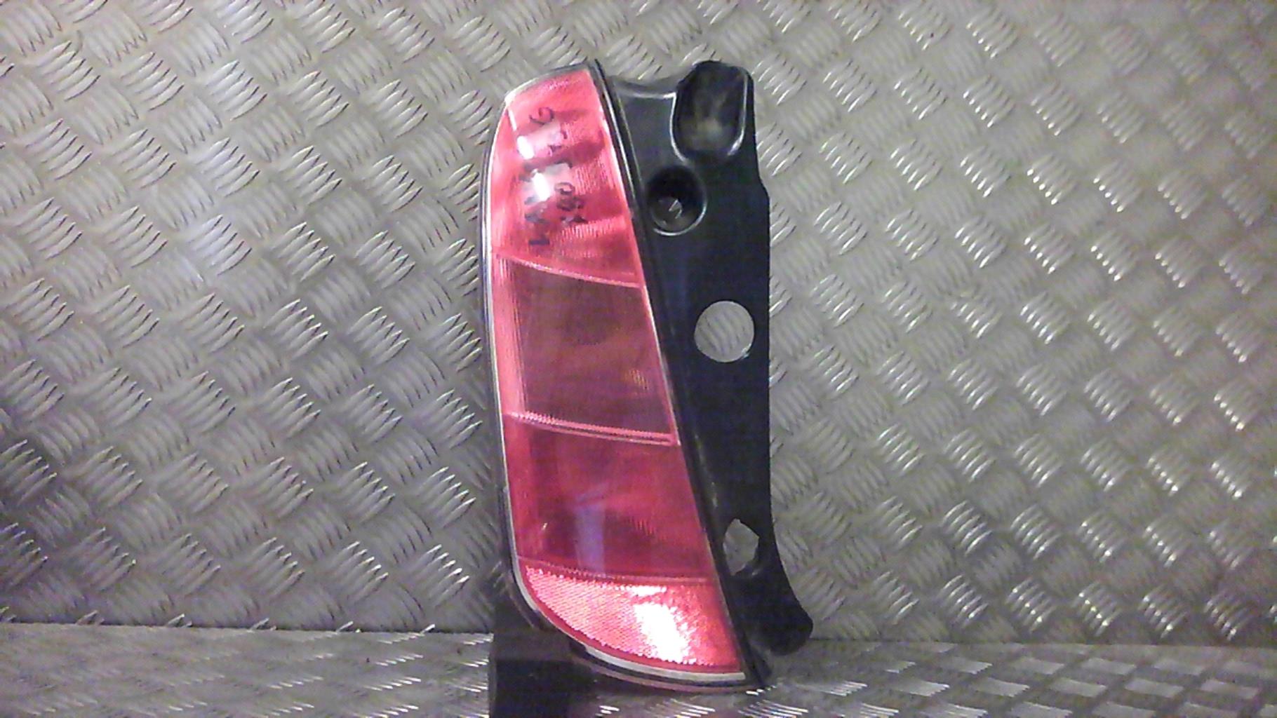 Fanale posteriore principale sinistro (luci)