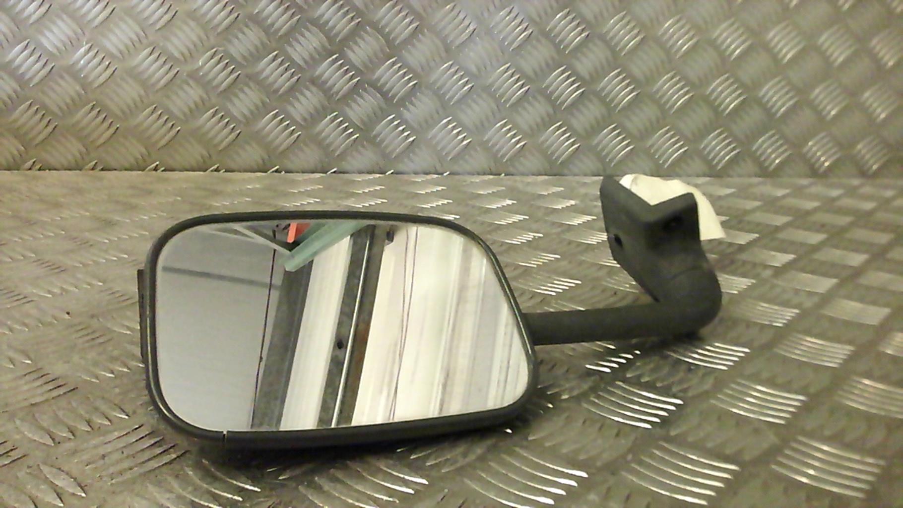 Retrovisor derecho