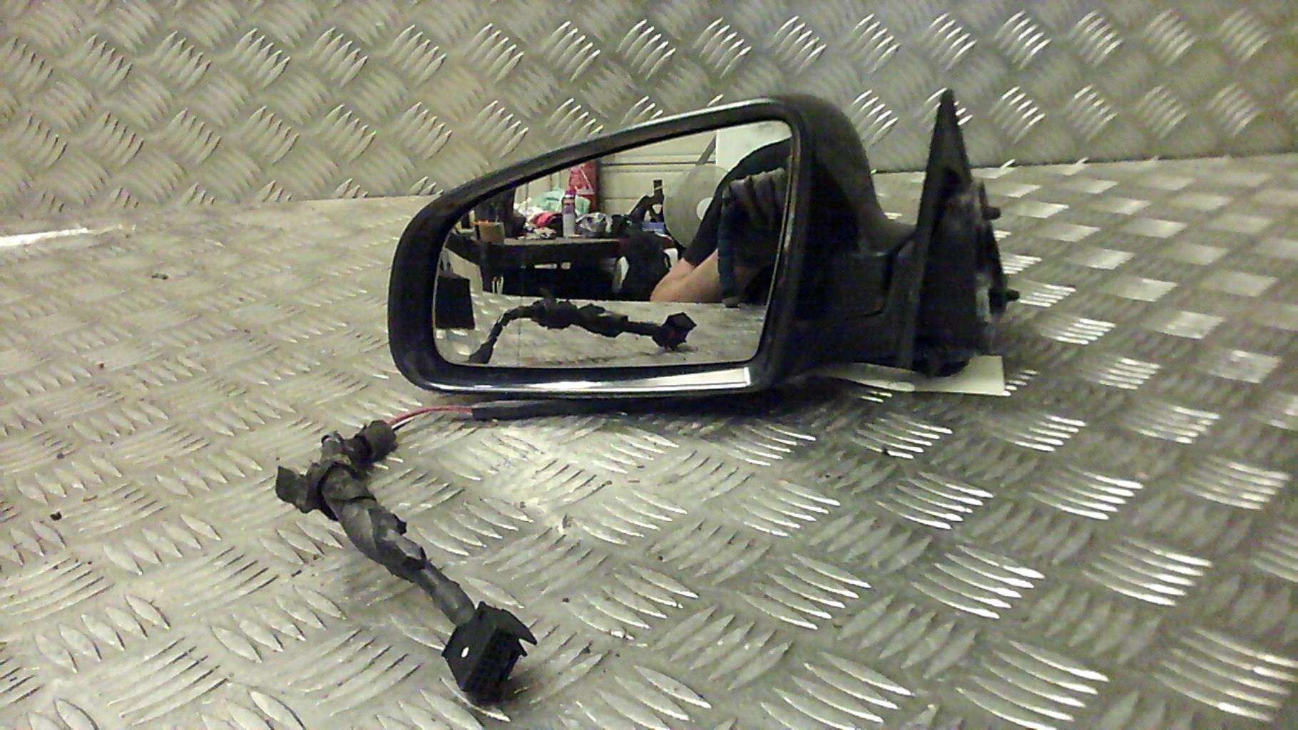 Retrovisor izquierdo