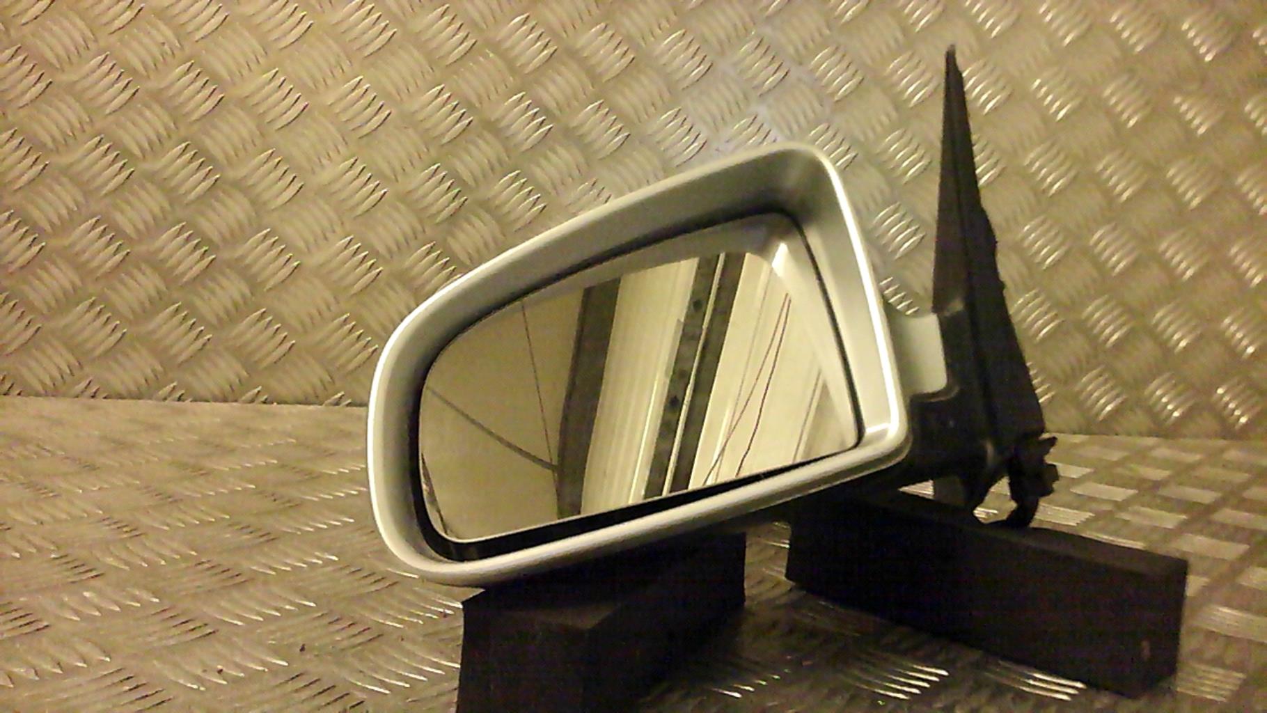 Retrovisor izquierdo