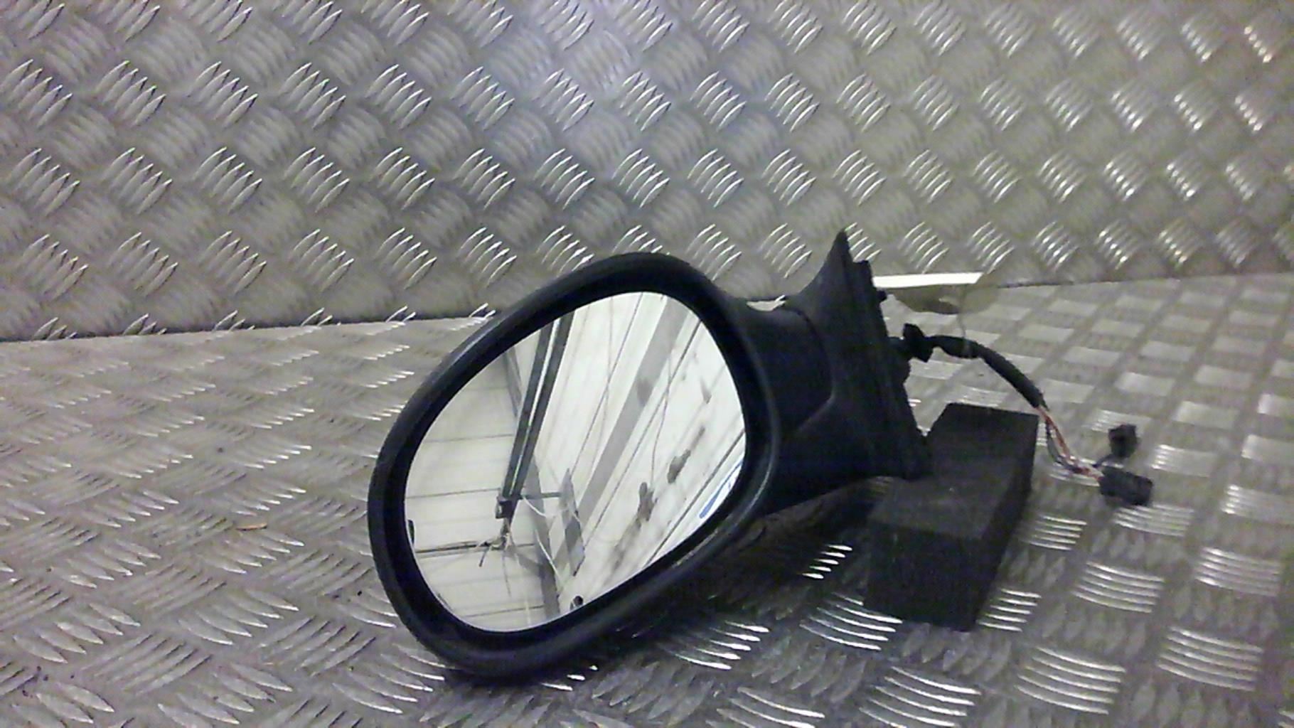 Specchietto retrovisore sinistro