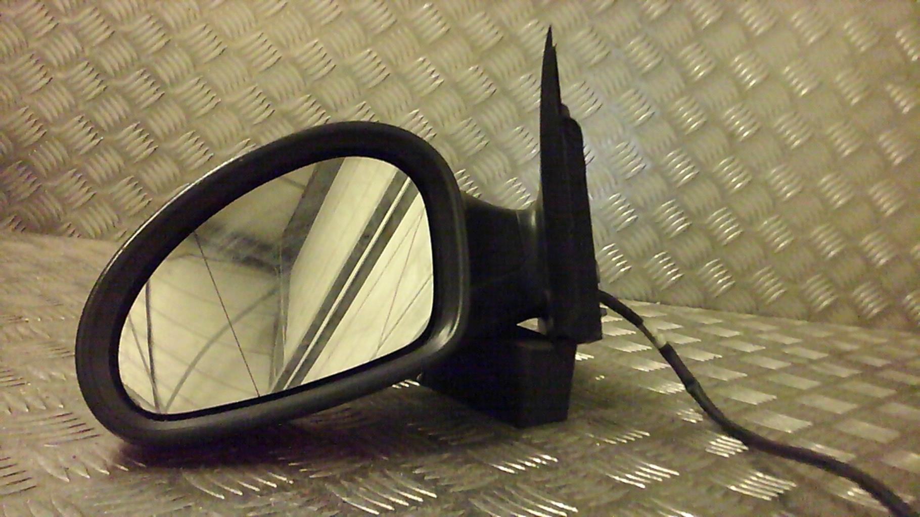 Specchietto retrovisore sinistro
