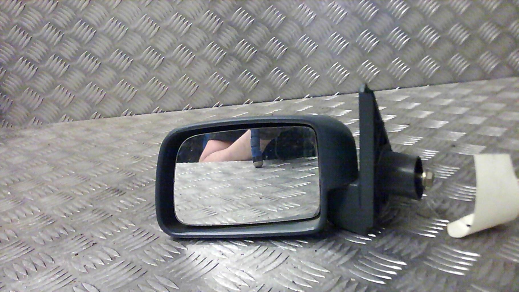 Retrovisor izquierdo