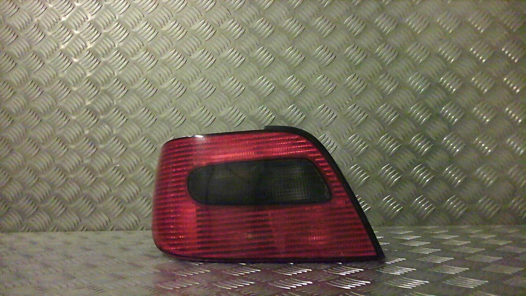Fanale posteriore principale sinistro (luci)