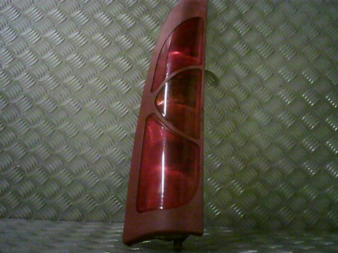 Fanale posteriore principale sinistro (luci)