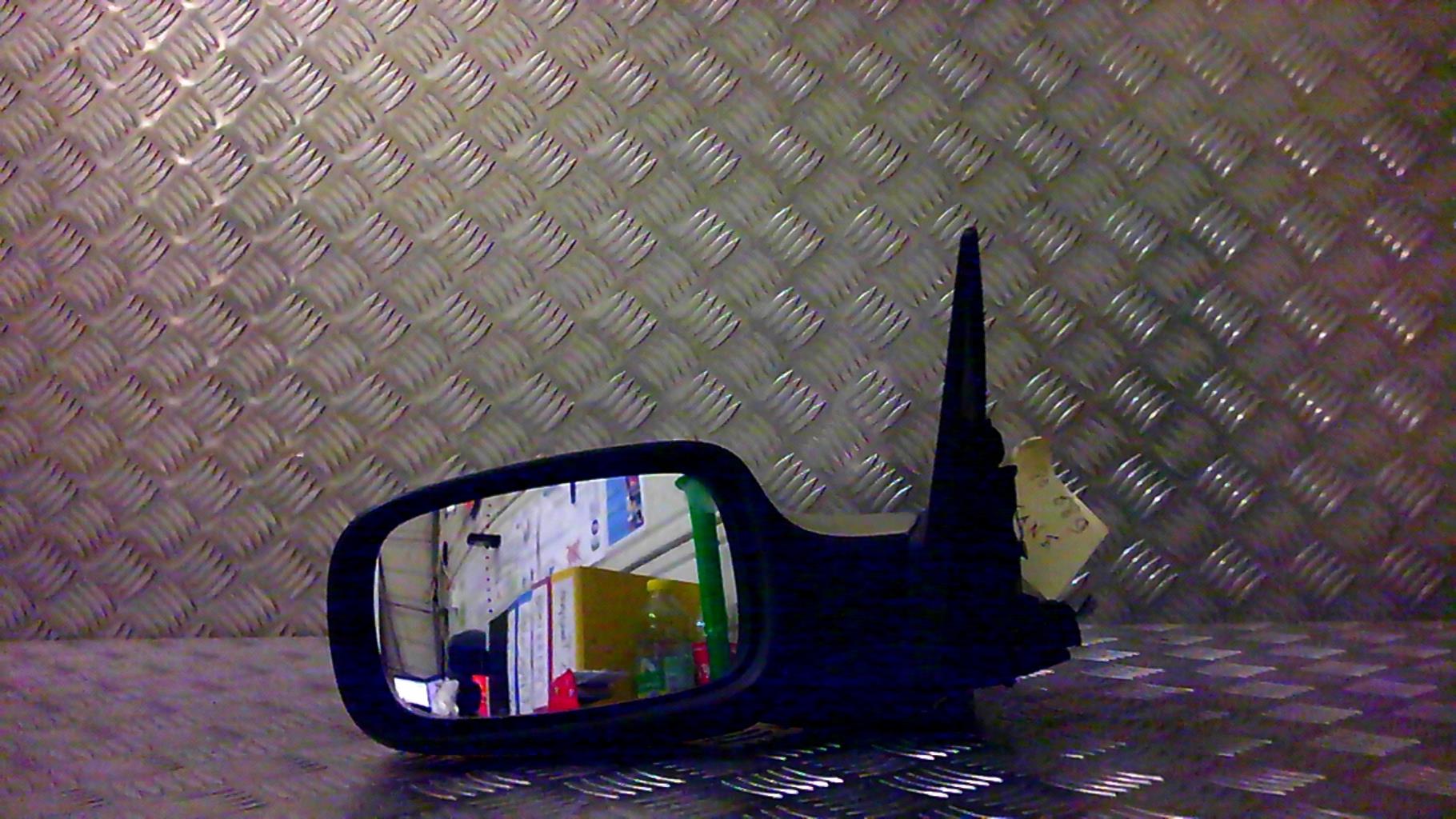 Retrovisor izquierdo