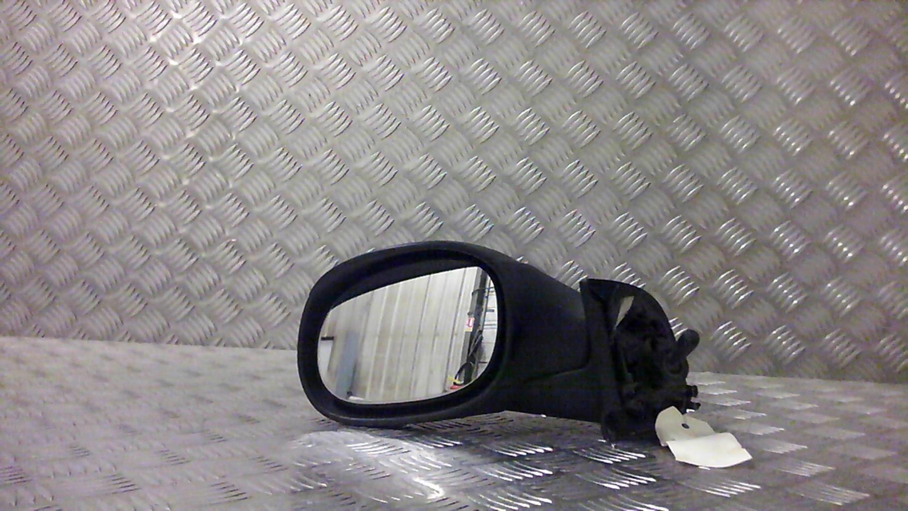Retrovisor izquierdo