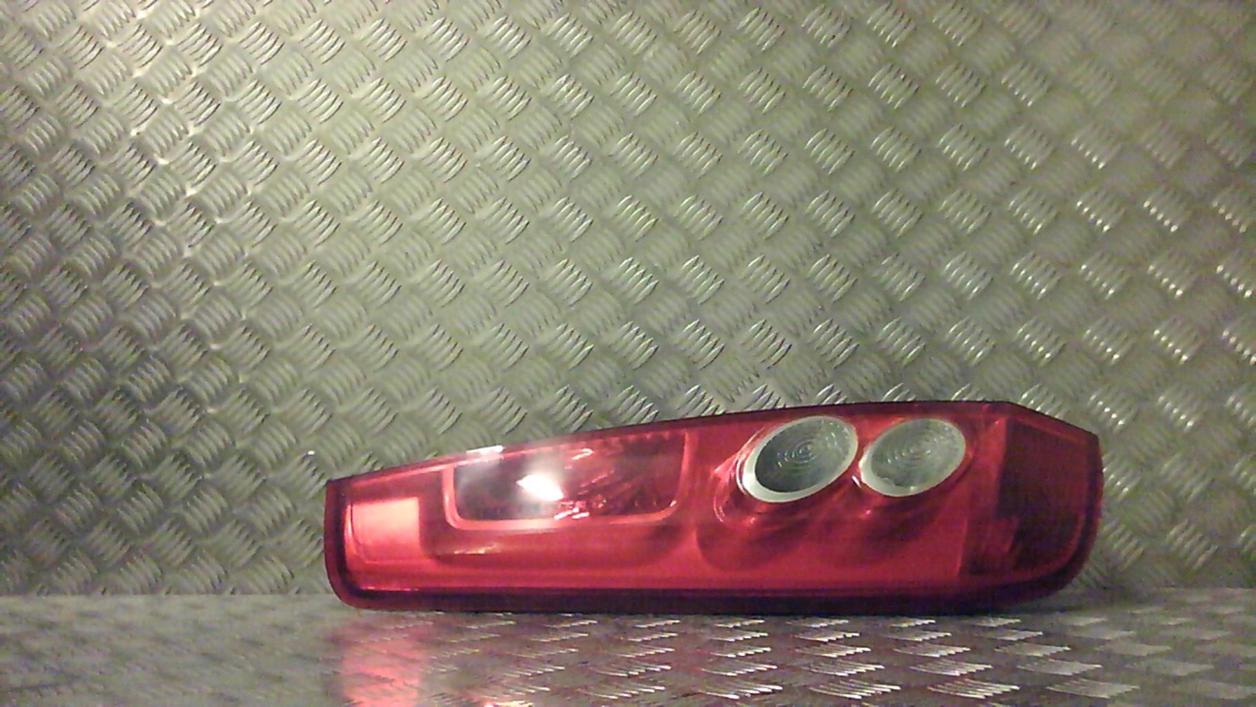 Fanale posteriore principale sinistro (luci)