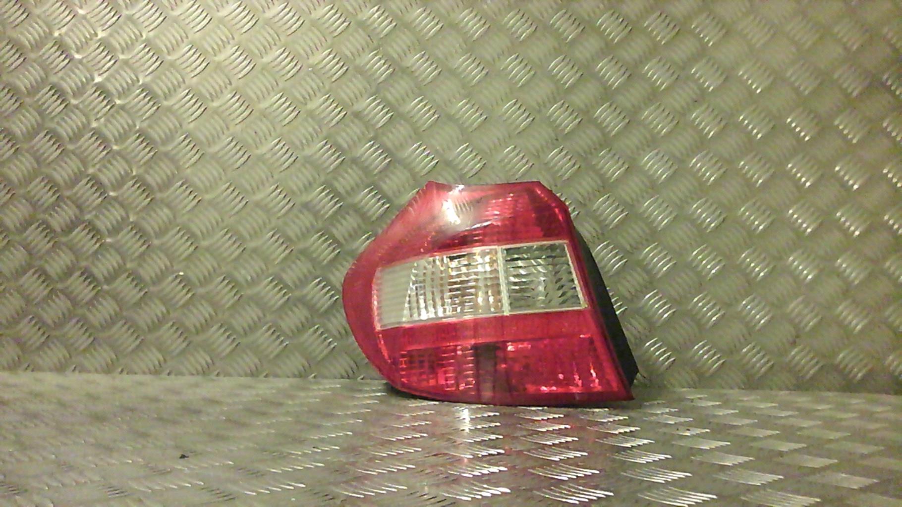 Fanale posteriore principale sinistro (luci)