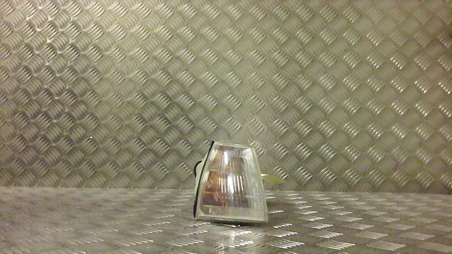 Gruppo ottico anteriore secondario destro (luci)(freccia)