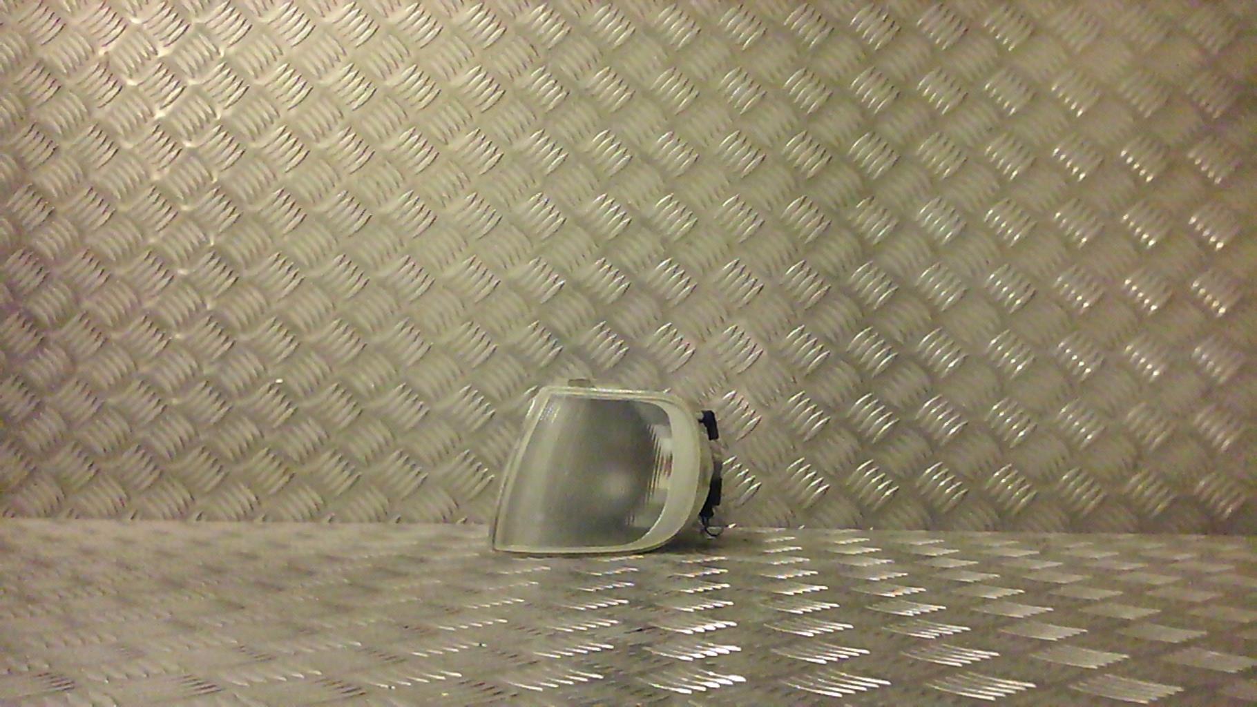 Gruppo ottico anteriore secondario sinistro (luci)(freccia)