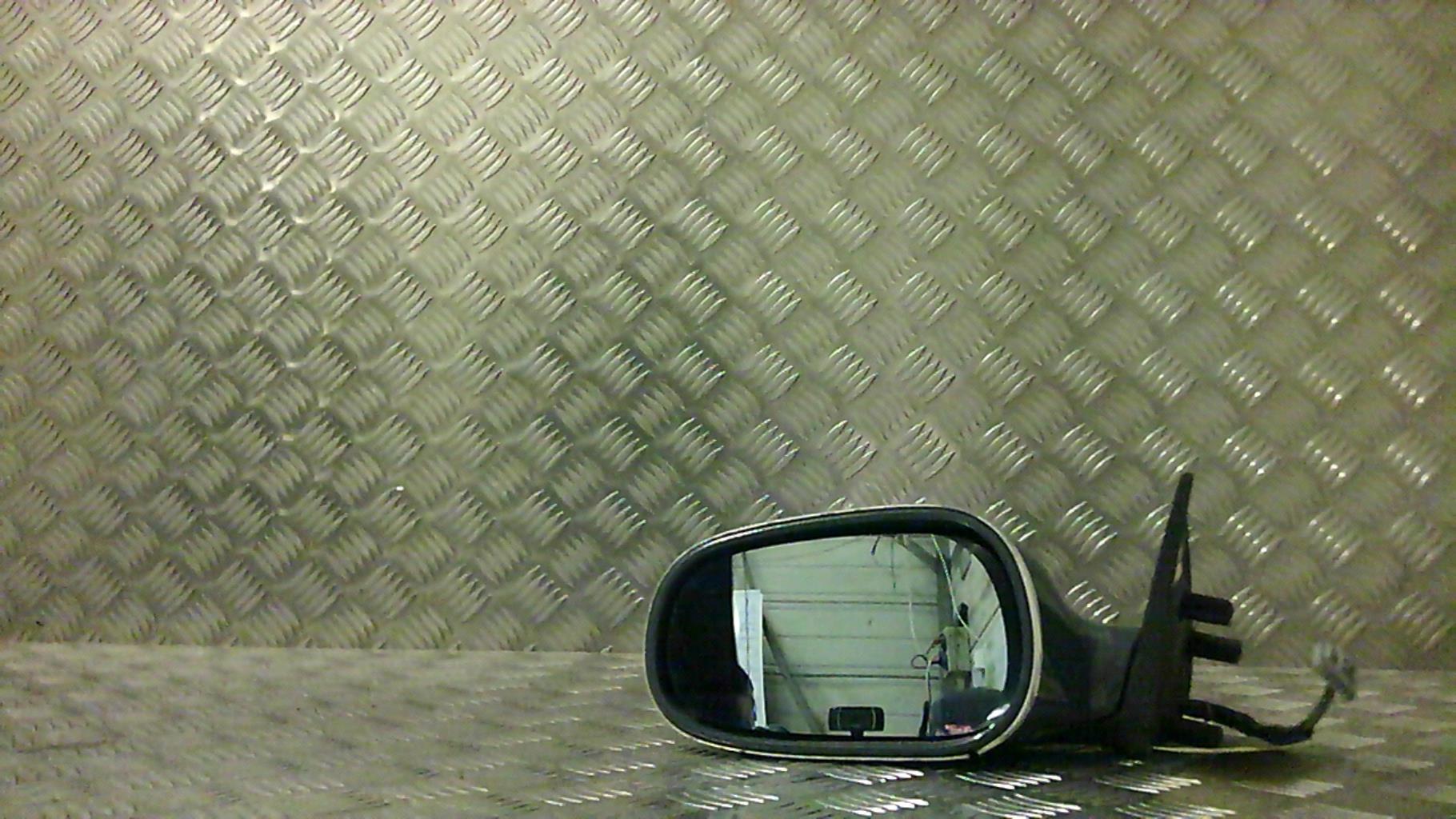 Retrovisor izquierdo