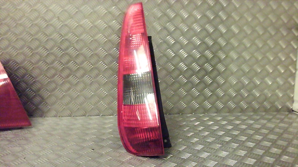 Fanale posteriore principale sinistro (luci)