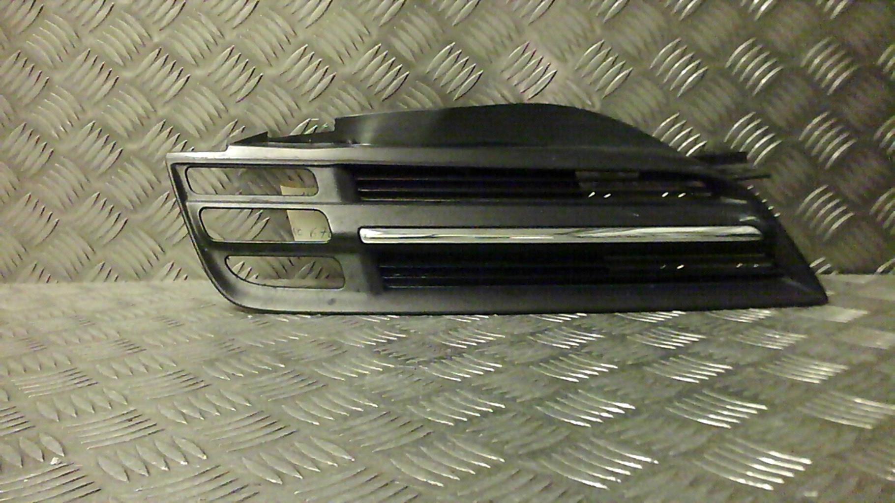 Grille de calandre droite NISSAN MICRA 3 PHASE 1 Essence - 1