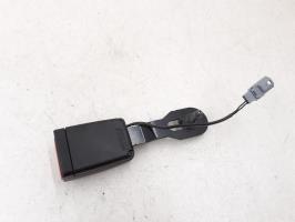 Attache ceinture avant droit