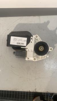 Moteur leve vitre avant droit