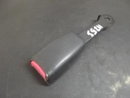 Attache ceinture avant gauche