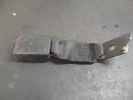 Attache ceinture arriere centrale