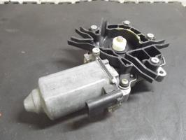 Moteur leve vitre avant droit