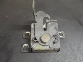 Serrure de capot