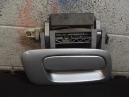 Poignee porte avant droit