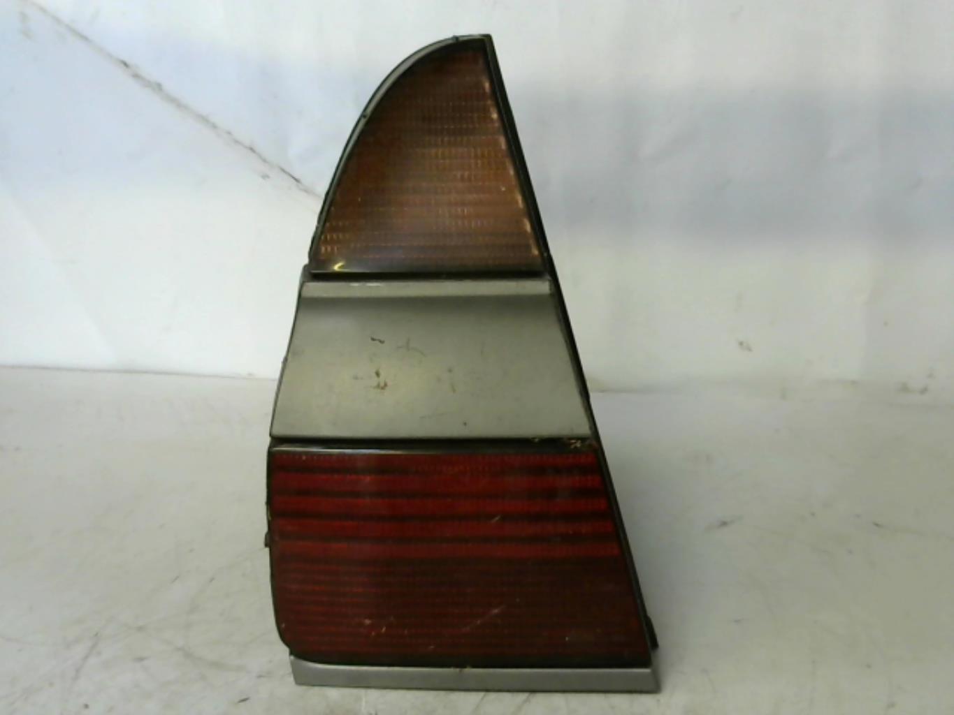 Fanale posteriore principale sinistro (luci)