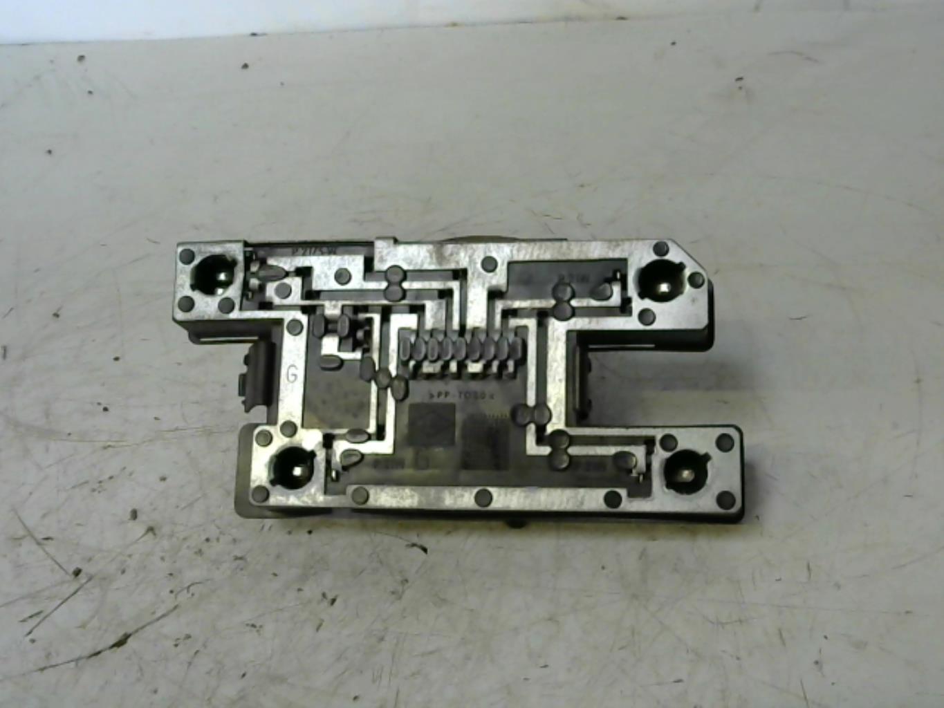 Base portalampade fanale posteriore sinistro