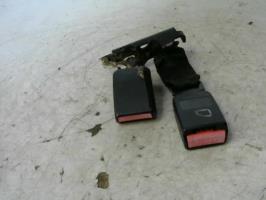 Attache ceinture arriere droit