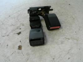 Attache ceinture arriere gauche