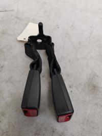 Attache ceinture arriere droit