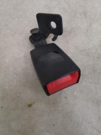 Attache ceinture arriere droit