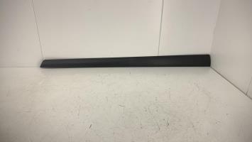 Baguette de porte avant droite