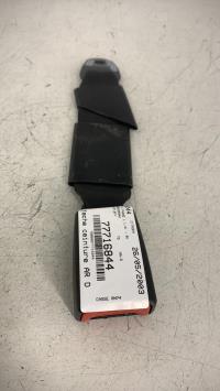 Attache ceinture arriere droit