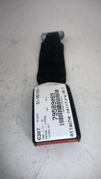 Attache ceinture arriere droit