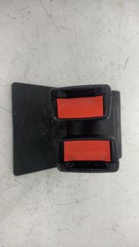 Attache ceinture arriere centrale