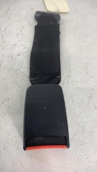 Attache ceinture avant gauche
