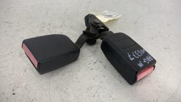 Attache ceinture arriere centrale