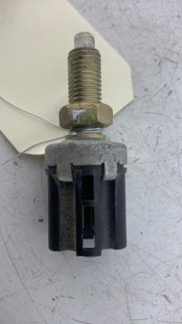 Contacteur feu stop