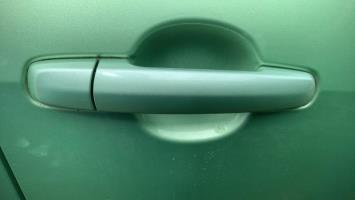 Poignee porte avant droit
