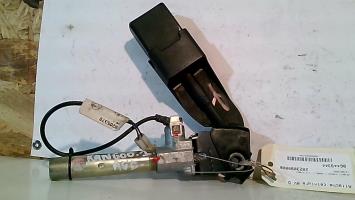 Attache ceinture avant droit