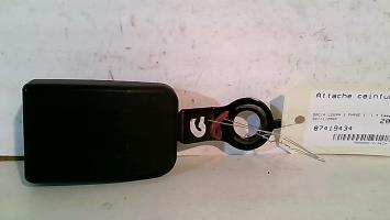 Attache ceinture avant gauche